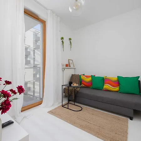 Cozy With Parking Near Expo Xxi By Renters Apartament *