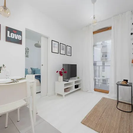 Cozy With Parking Near Expo Xxi By Renters Διαμέρισμα