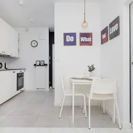 Apartament Cozy With Parking Near Expo Xxi By Renters