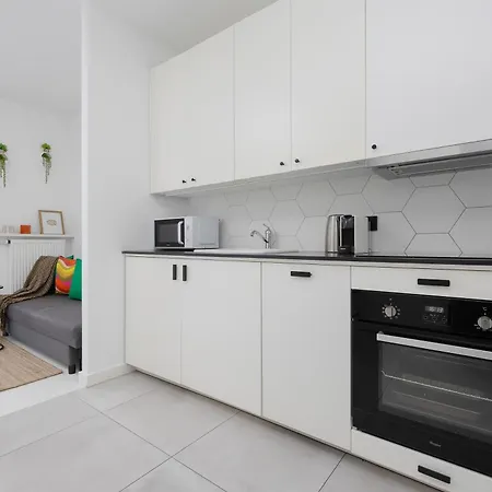 Cozy With Parking Near Expo Xxi By Renters Διαμέρισμα *